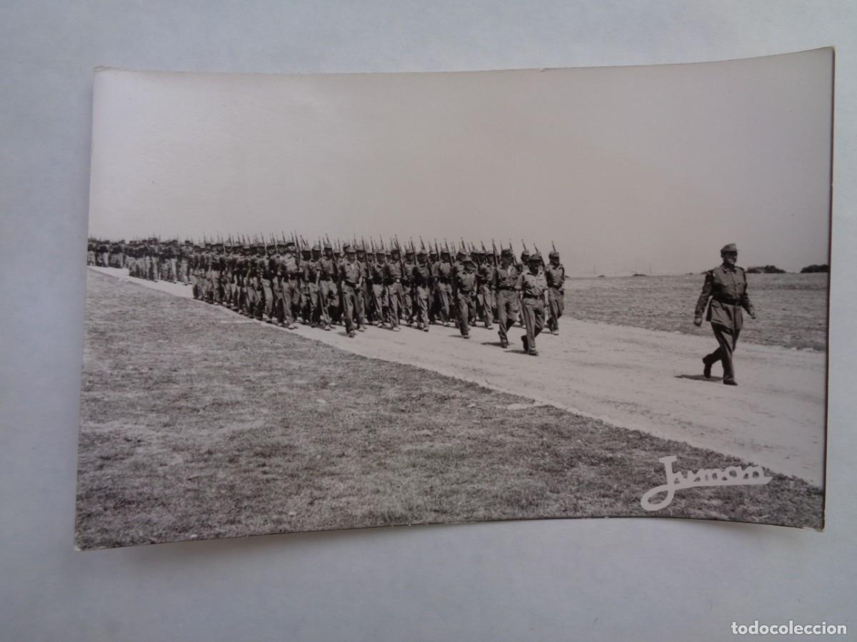 Militaria: FOTO DE DESFILE MILITAR . DE JUMAN, CADIZ