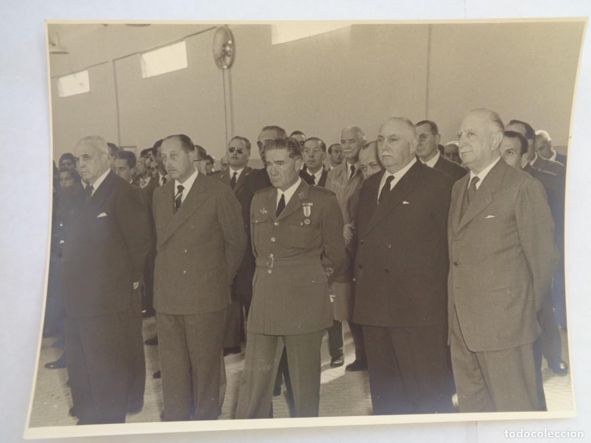Military Antiques: FOTO GENERAL AVIACION GALLARZA , MEDALLA MILITAR INDIVIDUAL. VISITA ISA 1957 ... 17,5 X 23,5 CM