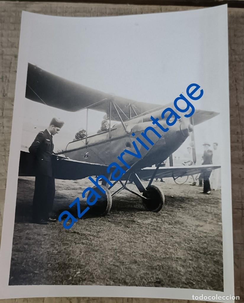 Militaria: AVIACION, A&Ntilde;OS 20, OFICIAL JUNTO A AVION, MUY RARA, 110X85MM