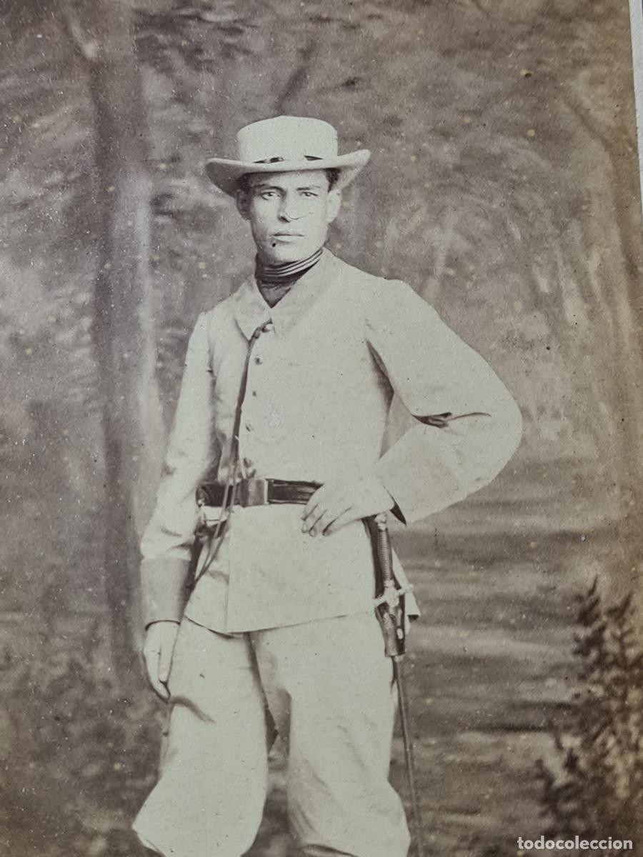 Militaria: Cuba colonial 1870. CDV, fotograf&iacute;a de un oficial ej&eacute;rcito de Ultramar. Habana.