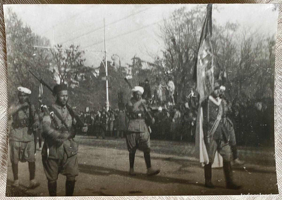 Military Antiques: ANTIGUA FOTOGRAFIA DE DESFILE DE TROPAS JALIFE&Ntilde;AS, MARRUECOS, A&Ntilde;OS 30, MIDE 12 X 8,7 CMS. APROXIMADA
