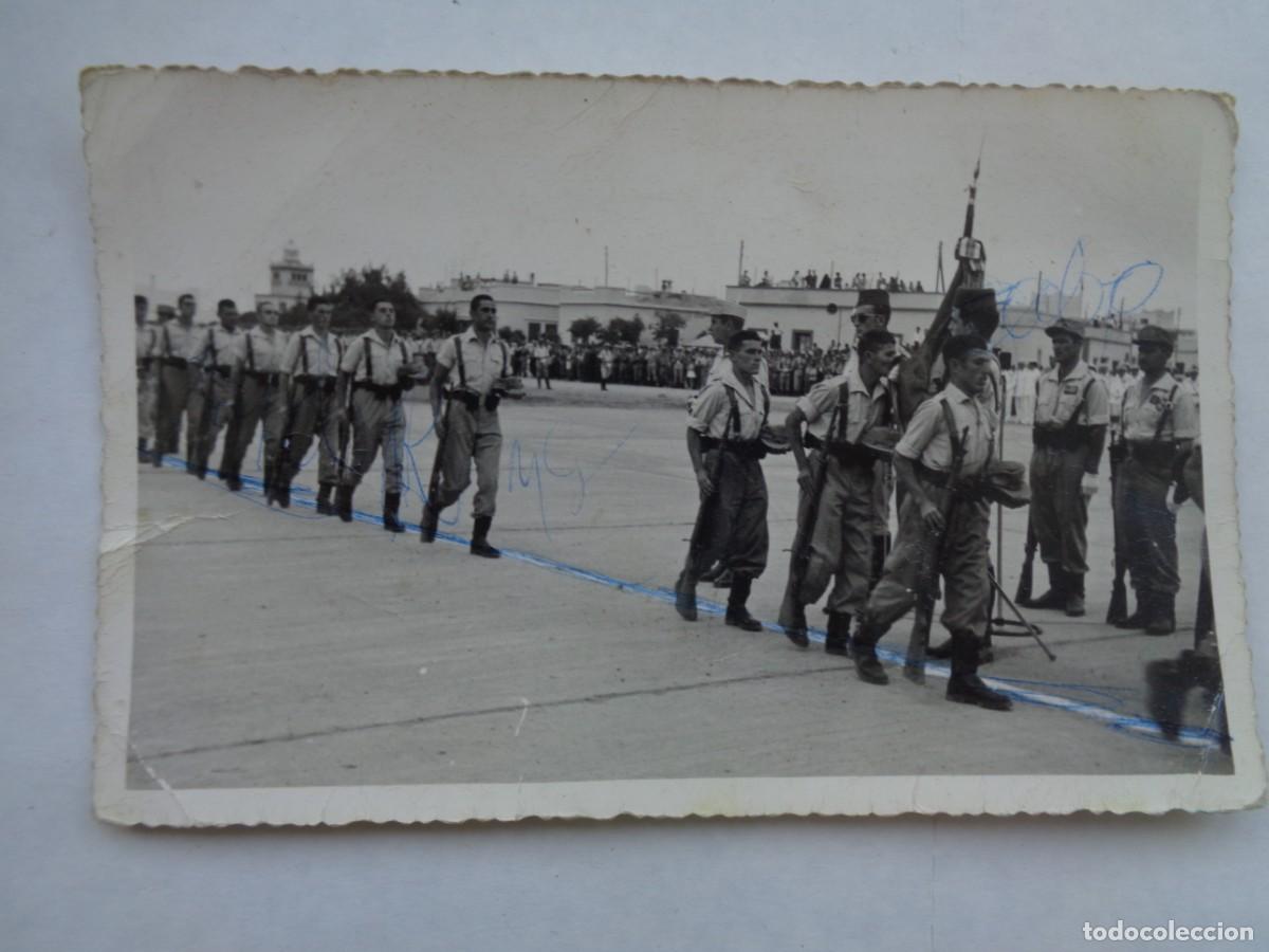 Military Antiques: SIDI IFNI : FOTO DE MILITARES DE TIRADORES JURANDO BANDERA . DE MARTINEZ , SIDI IFNI