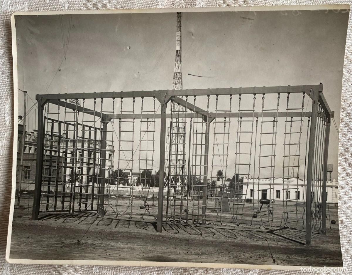 Militaria: ANTIGUA FOTOGRAFIA DE INSTALACIONES PARA GIMNASIA DE TROPA EN AERODROMO POSIBLEMENTE DE GETAFE, EPOC