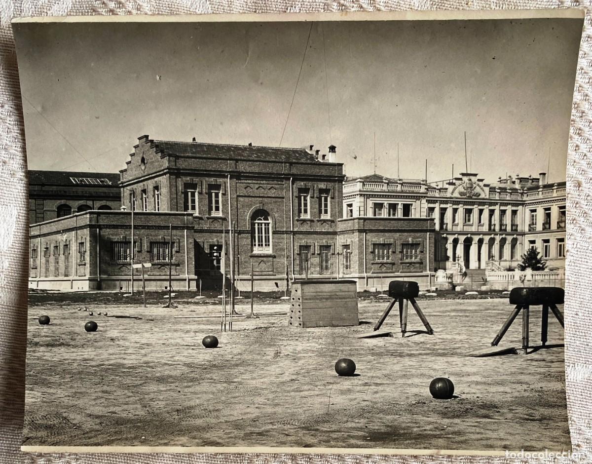 Militaria: ANTIGUA FOTOGRAFIA DE INSTALACIONES PARA GIMNASIA DE TROPA EN AERODROMO POSIBLEMENTE DE GETAFE, EPOC