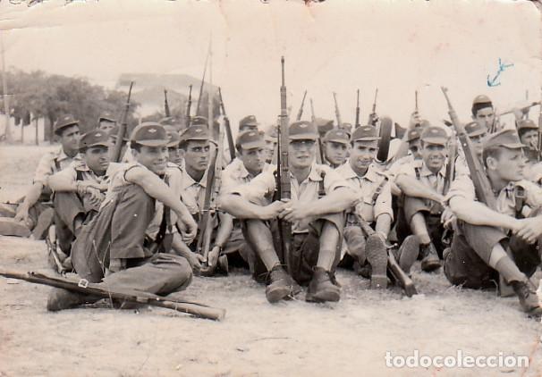 Militaria: Reclutas. Soldados. Militares Ejercito Espa&ntilde;ol con fusiles. A&ntilde;os 50 h aa