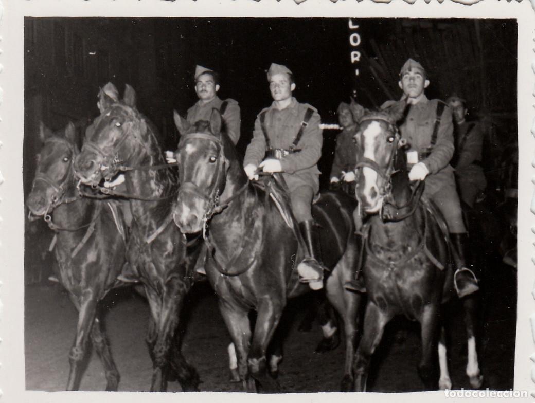 Militaria: Caballer&iacute;a. Militares a caballo. A&ntilde;os 50 h aa