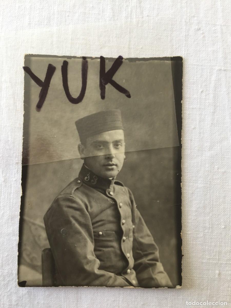 Militaria: FOTOGRAF&Iacute;A ANTIGUA DE SOLDADO DE CARNET CON GORRO PANADERO CIRCA 1918 - REGIMIENTO 33