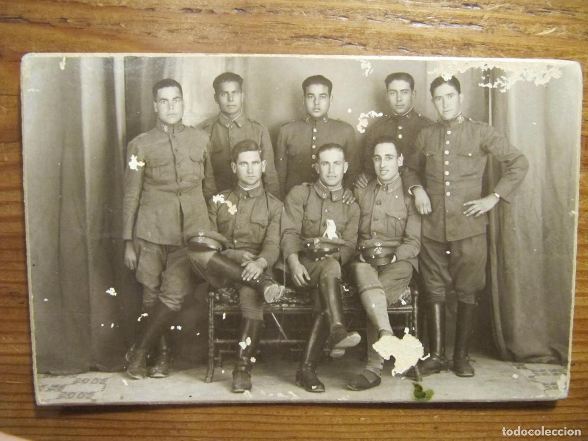 Militaria: FOTOPOSTAL GRUPO DE MILITARES