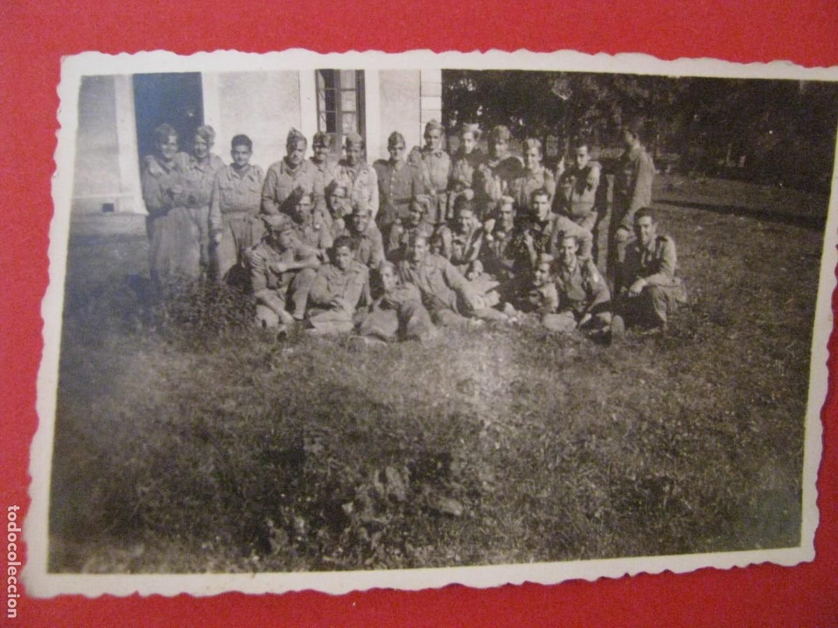 Militaria: FOTO DE MILITARES. 8,5X6 CM. A&Ntilde;OS 50.