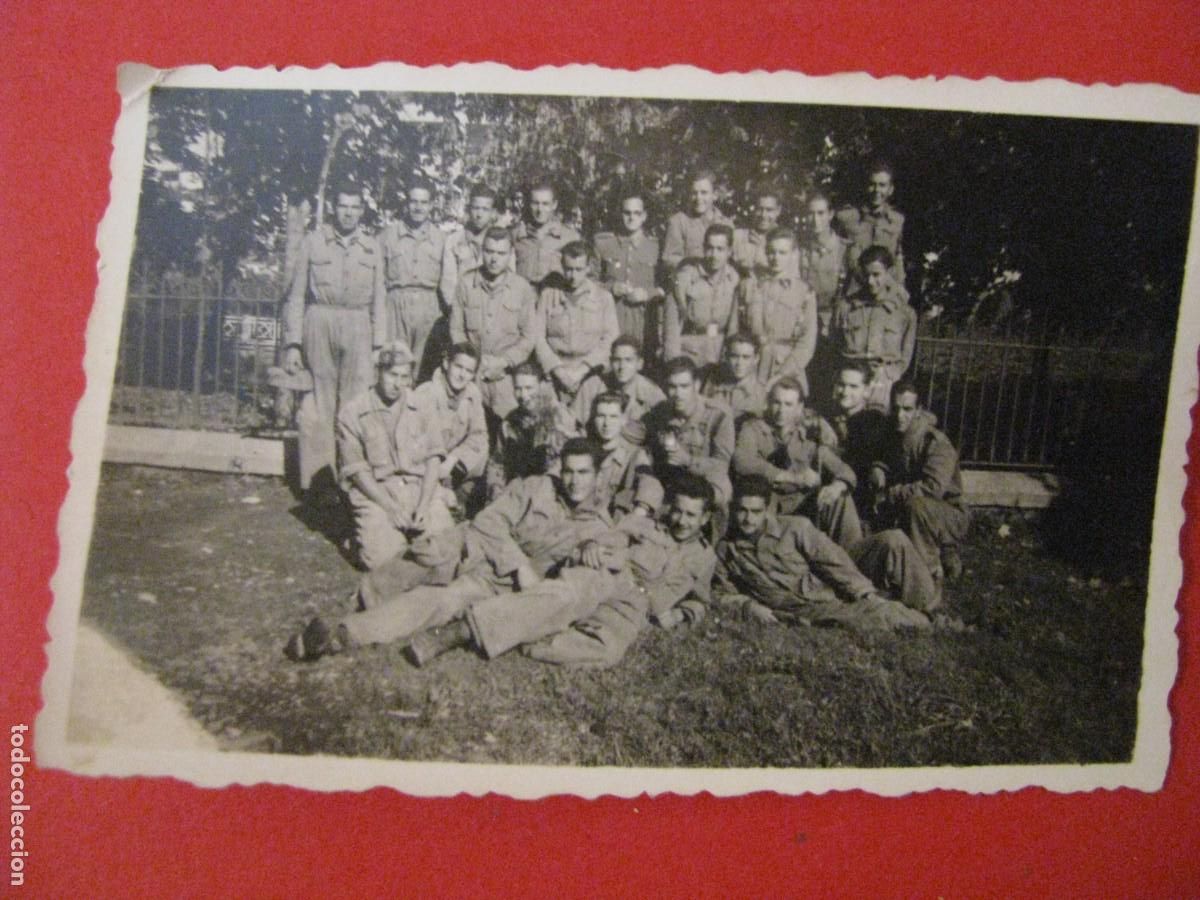 Militaria: FOTO DE MILITARES. 8,5X6 CM. A&Ntilde;OS 50.