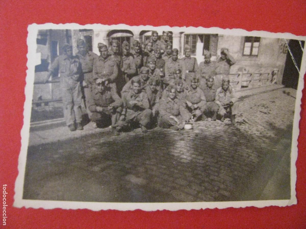 Militaria: FOTO DE MILITARES. 8,5X6 CM. A&Ntilde;OS 50.