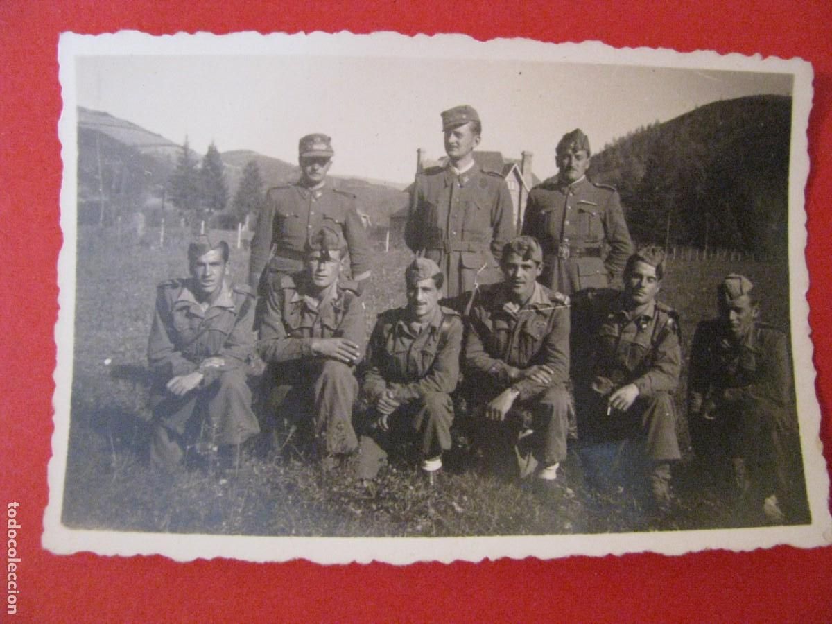 Militaria: FOTO DE MILITARES. 8,5X6 CM. A&Ntilde;OS 50.