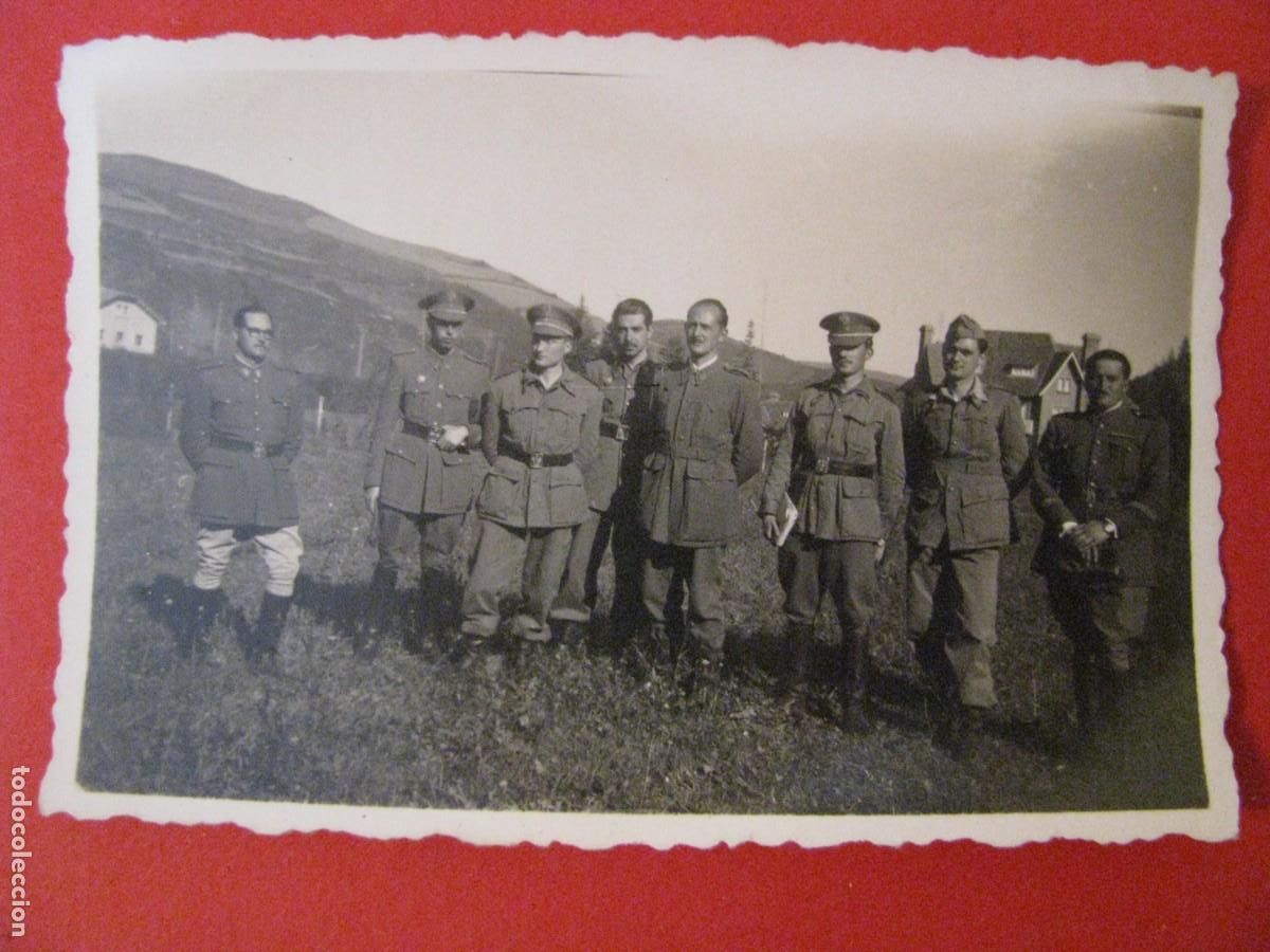 Militaria: FOTO DE MILITARES. 8,5X5,5 CM. A&Ntilde;OS 50.