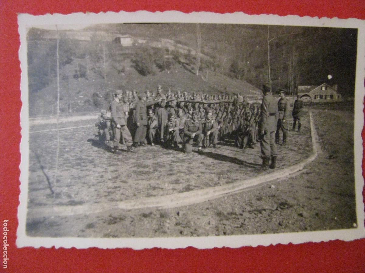 Militaria: FOTO DE MILITARES. 8,5X5,5 CM. A&Ntilde;OS 50.