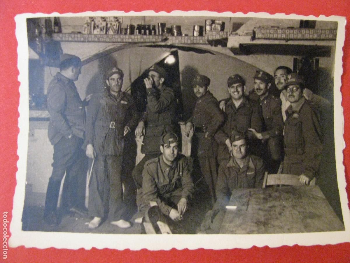 Militaria: FOTO DE MILITARES. 8,5X5,5 CM. A&Ntilde;OS 40 O 50. FOTO DOMPAS.