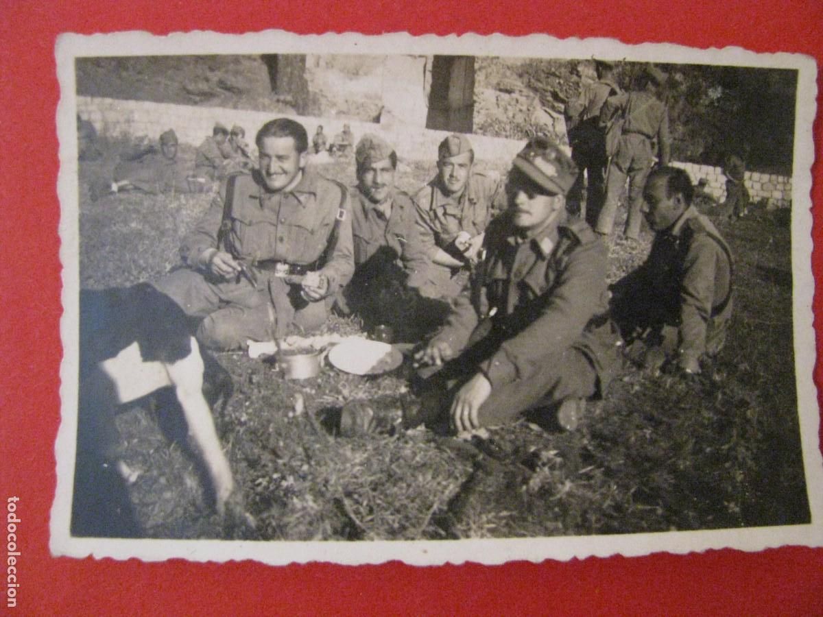 Militaria: FOTO DE MILITARES. 8,5X5,5 CM. A&Ntilde;OS 50.