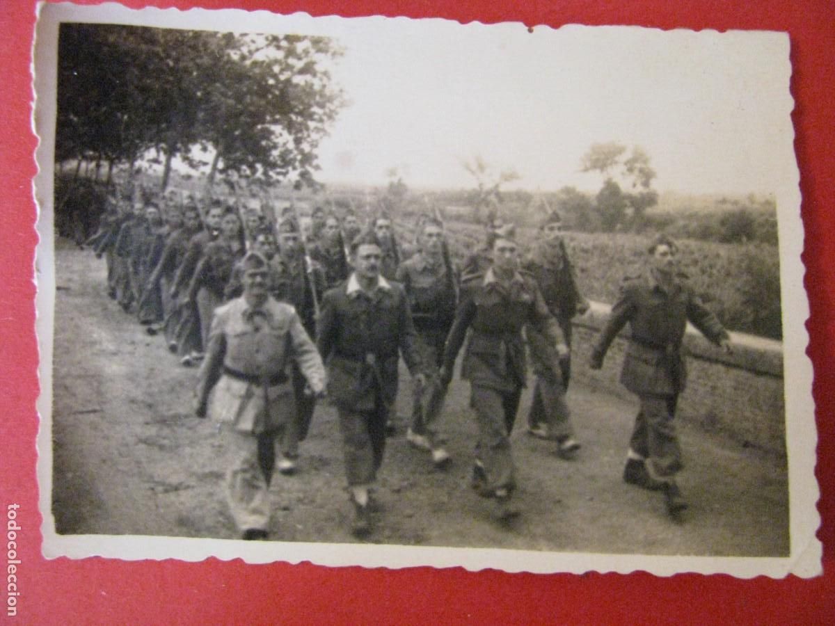 Militaria: FOTO DE MILITARES. 8,5X6 CM. A&Ntilde;OS 50.