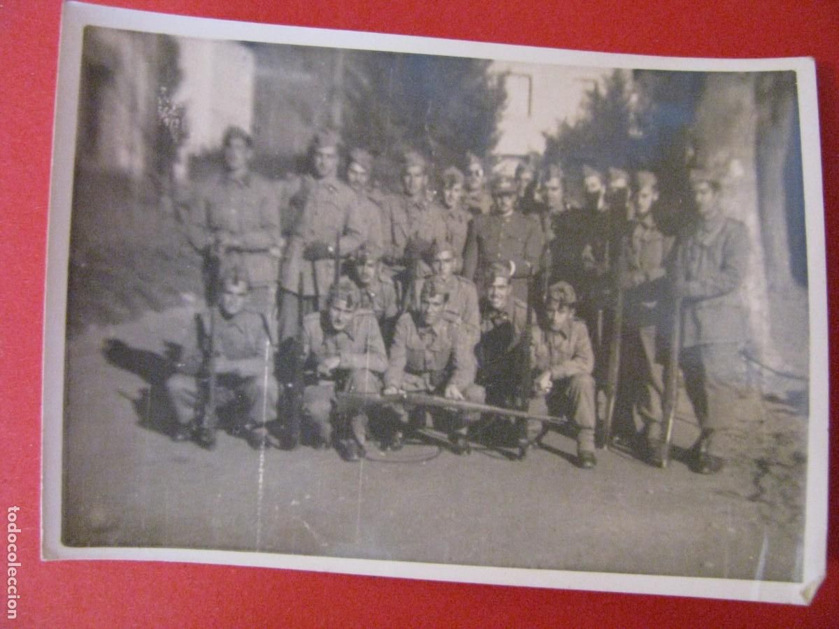 Militaria: FOTO DE MILITARES. 8,5X6 CM. A&Ntilde;OS 50.