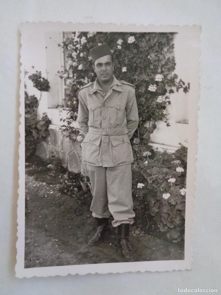 Militaria: FOTO DE MILITAR DE REGULARES , A&Ntilde;OS 50