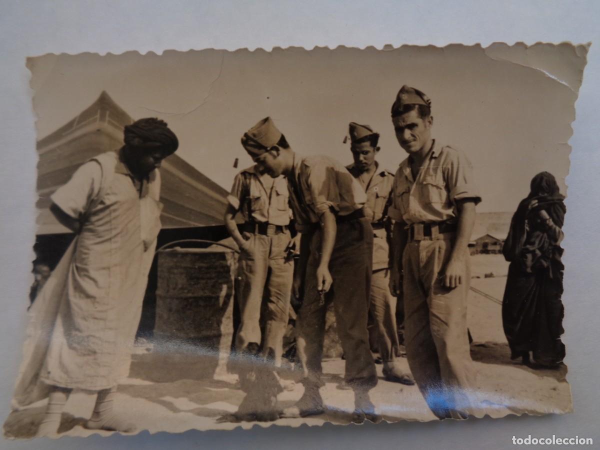 Militaria: LA LEGION : FOTO DE LEGIONARIOS CON SAHARAUIS Y MONO . SAHARA ESPA&Ntilde;OL