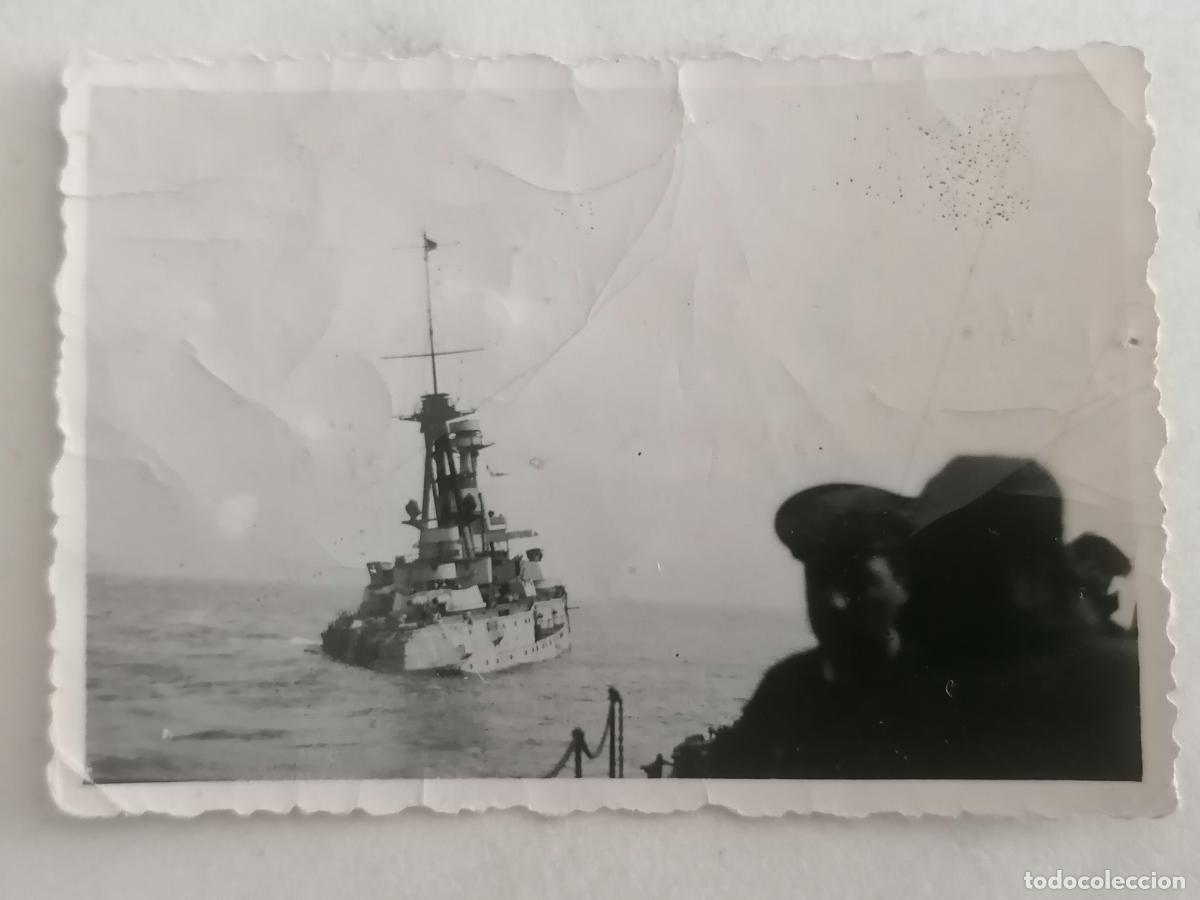 Militaria: ANTIGUA FOTOGRAFIA DEL HUNDIMIENTO DEL ACORAZADO ESPA&Ntilde;A, ORIGINAL, MEDIDAS 8,5 X 6 CM