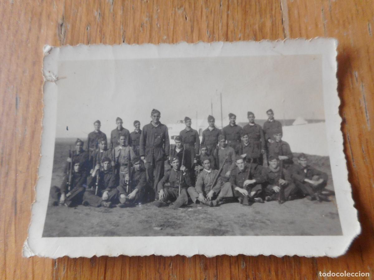Militaria: ANTIGUA FOTOGRAFIA DE MILITARES EN AERODROMO AEROPUERTO 1935