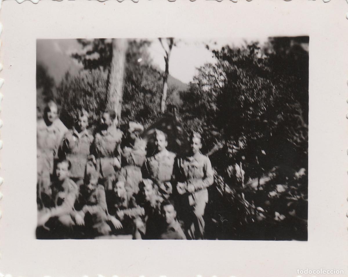 Militaria: Grupo de militares. A&ntilde;os 40 kn