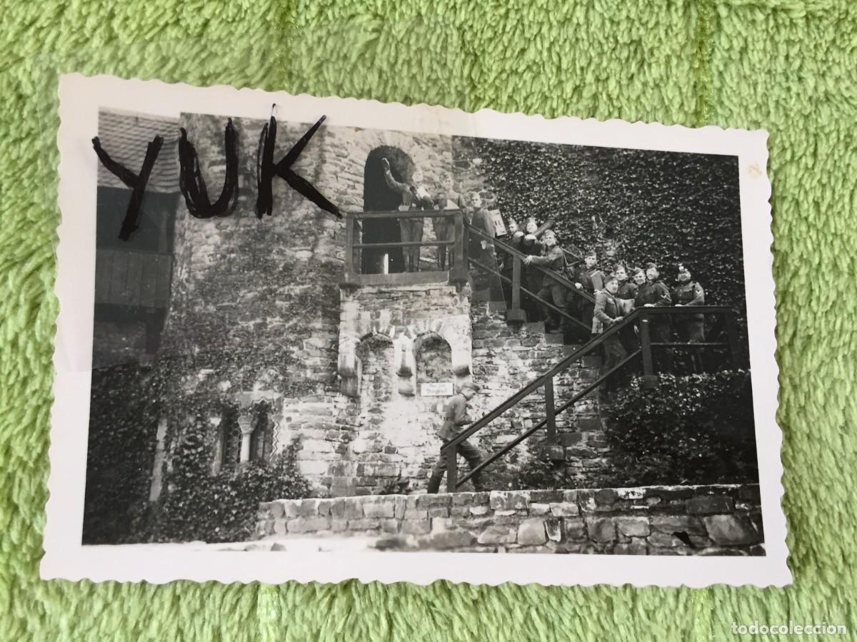 Militaria: ** FOTO ORIGINAL DE SOLDADOS ALEMANES EN UNA ESCALERA ** III REICH *** 2&ordf; SEGUNDA GUERRA MUNDIAL ***