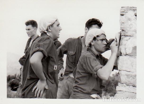 Militaria: 2 fotos J&oacute;venes Frente de Juventudes Ejercicios en la monta&ntilde;a Descanso en la etapa A&ntilde;os 60 kn
