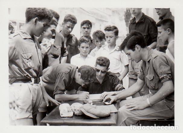 Militaria: J&oacute;venes Frente de Juventudes Ejercicios Firmando llegada a la meta. A&ntilde;os 60 kn