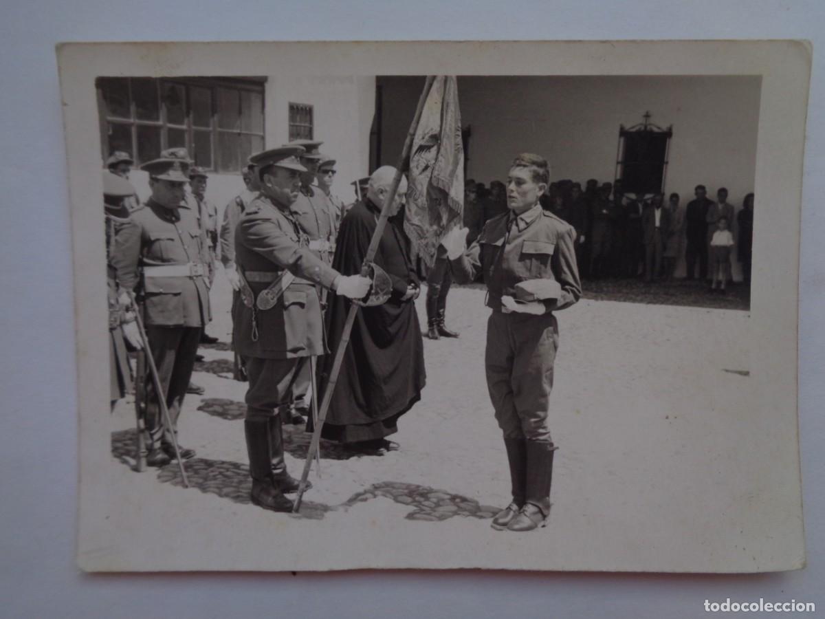 Militaria: FOTO DE JURA DE BANDERA MILITAR, PATER , BANDERA CON AGUILA DE SAN JUAN