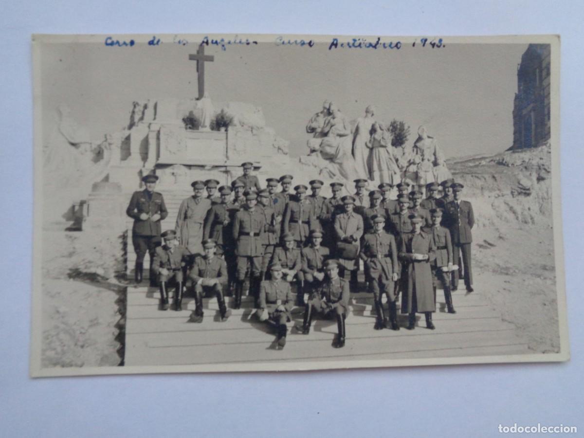 Militaria: FOTO DE MILITARES DEL EJERCITO DE TIERRA Y AVIACION EN EL CERRO DE LOS ANGELES. 1943