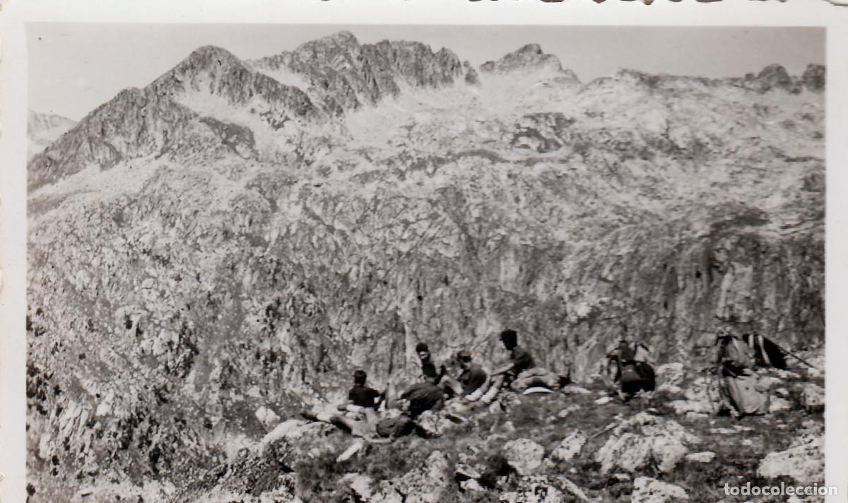 Militaria: Los Pirineos? J&oacute;venes en la cima de la monta&ntilde;a. Frente de Juventudes. 40s kn