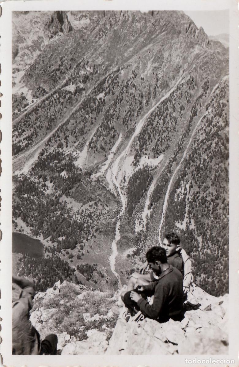 Militaria: Los Pirineos? J&oacute;venes en la cima de la monta&ntilde;a. Frente de Juventudes. 40s kn