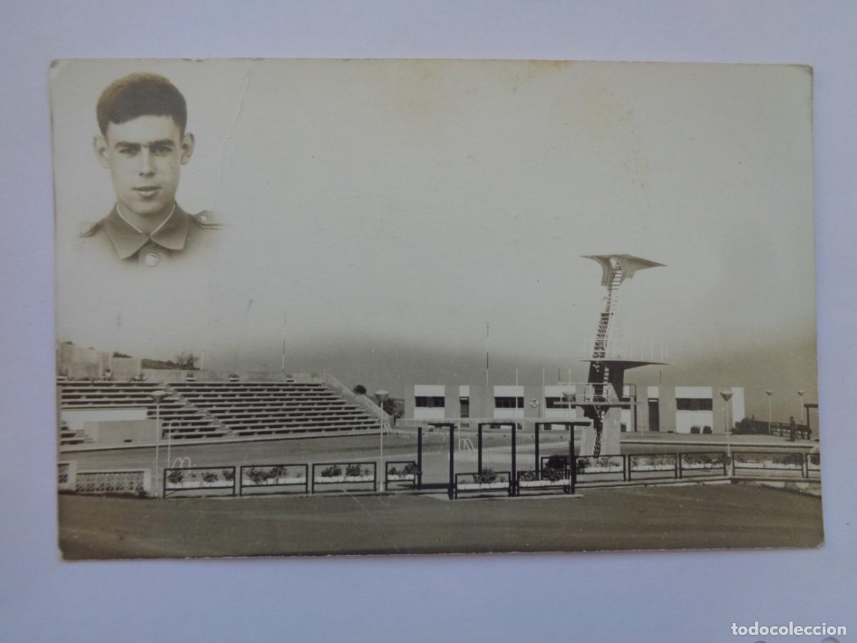 Militaria: FOTOMONTAJE DE MILITAR Y CREO QUE EL POLIDEPORTIVO DE LA ACADEMIA DE TOLEDO