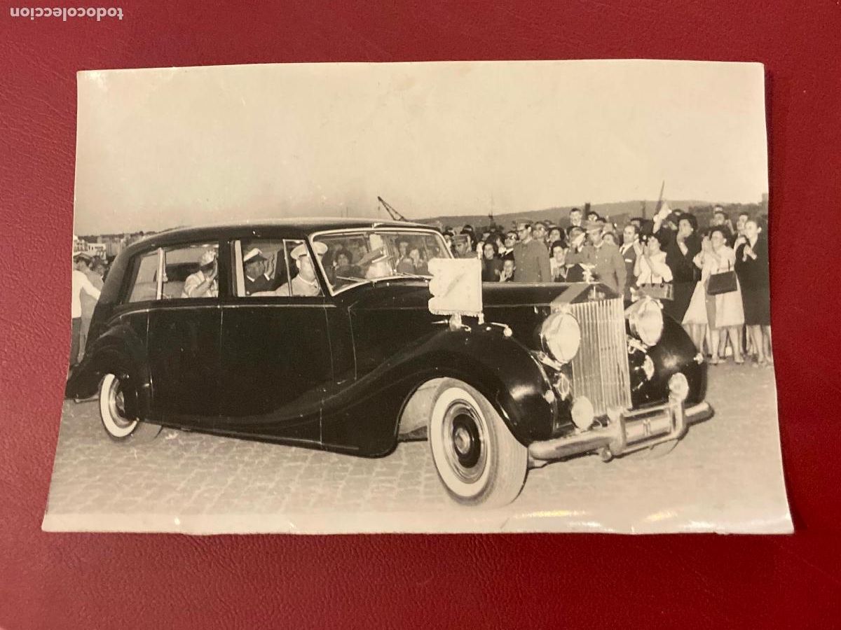 Militaria: Foto original de Francisco Franco Carmen Polo El Caudillo sale del n&aacute;utico foto Blanco mide 17x11,5