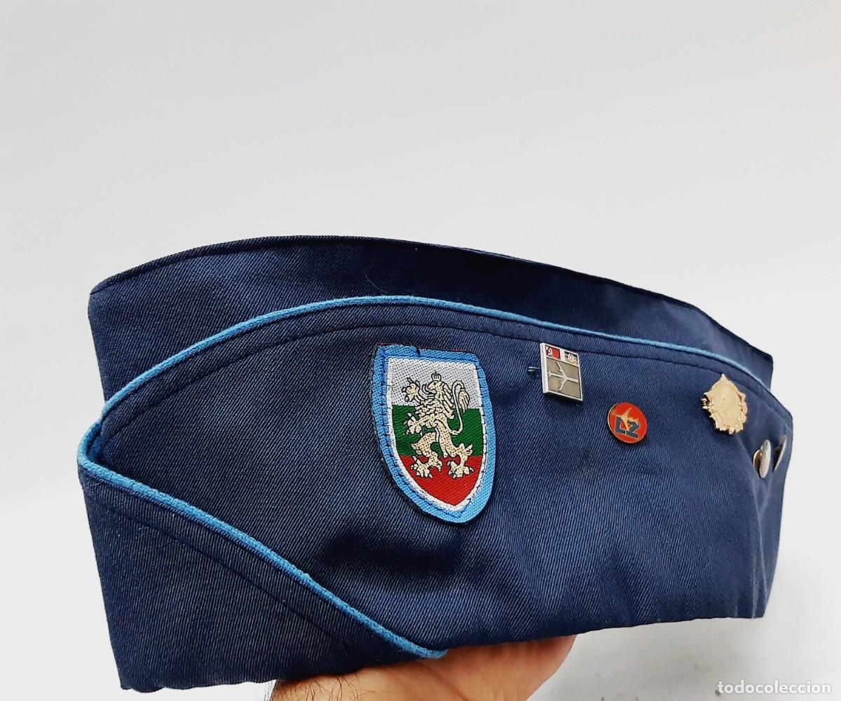 Militaria: Gorra militar de oficial con insignias (16.2)