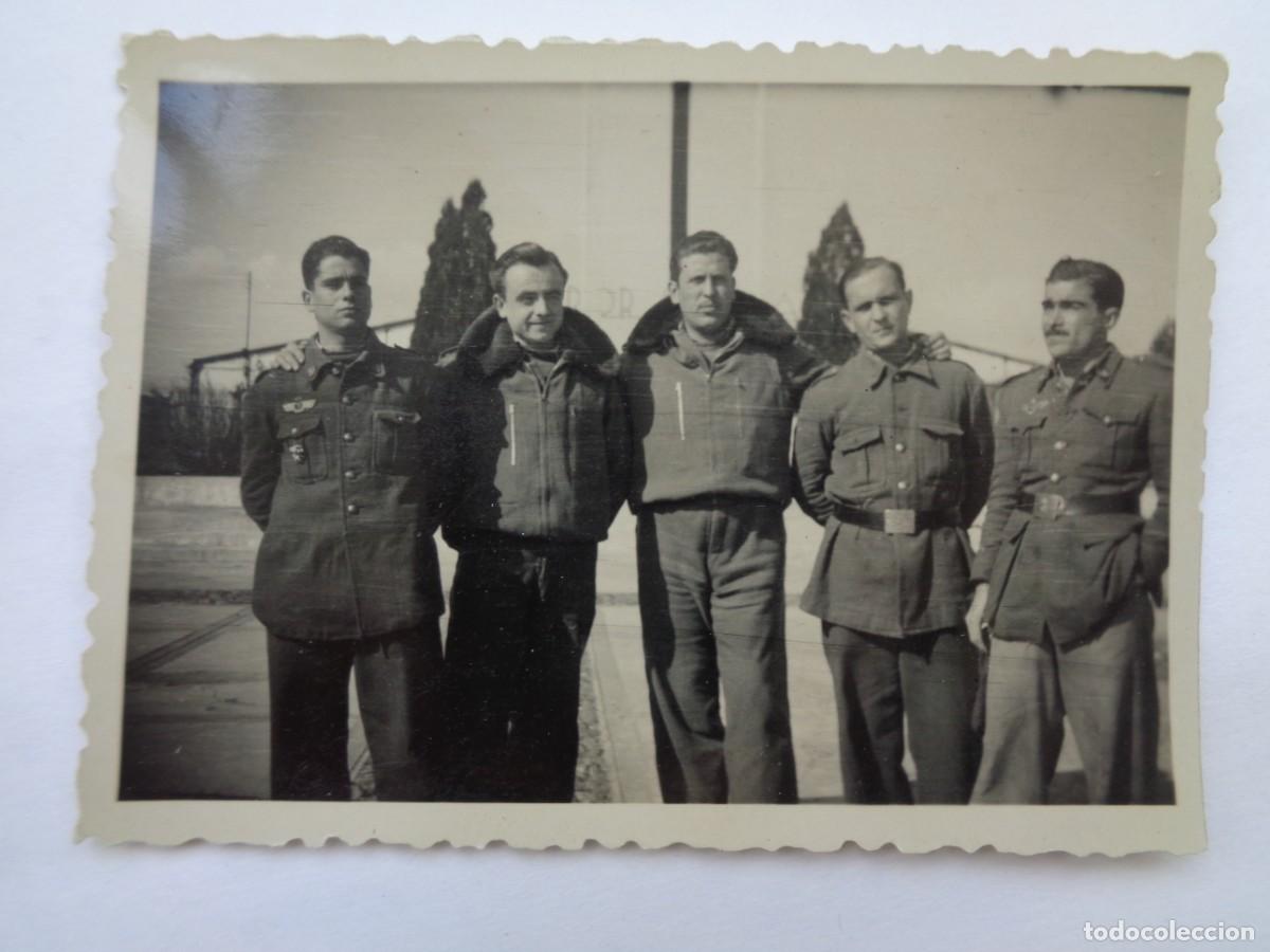 Military Antiques: AVIACION : FOTO DE MILITARES DEL EJERCITO DEL AIRE, ALGUNOS CON ROPA DE VUELO