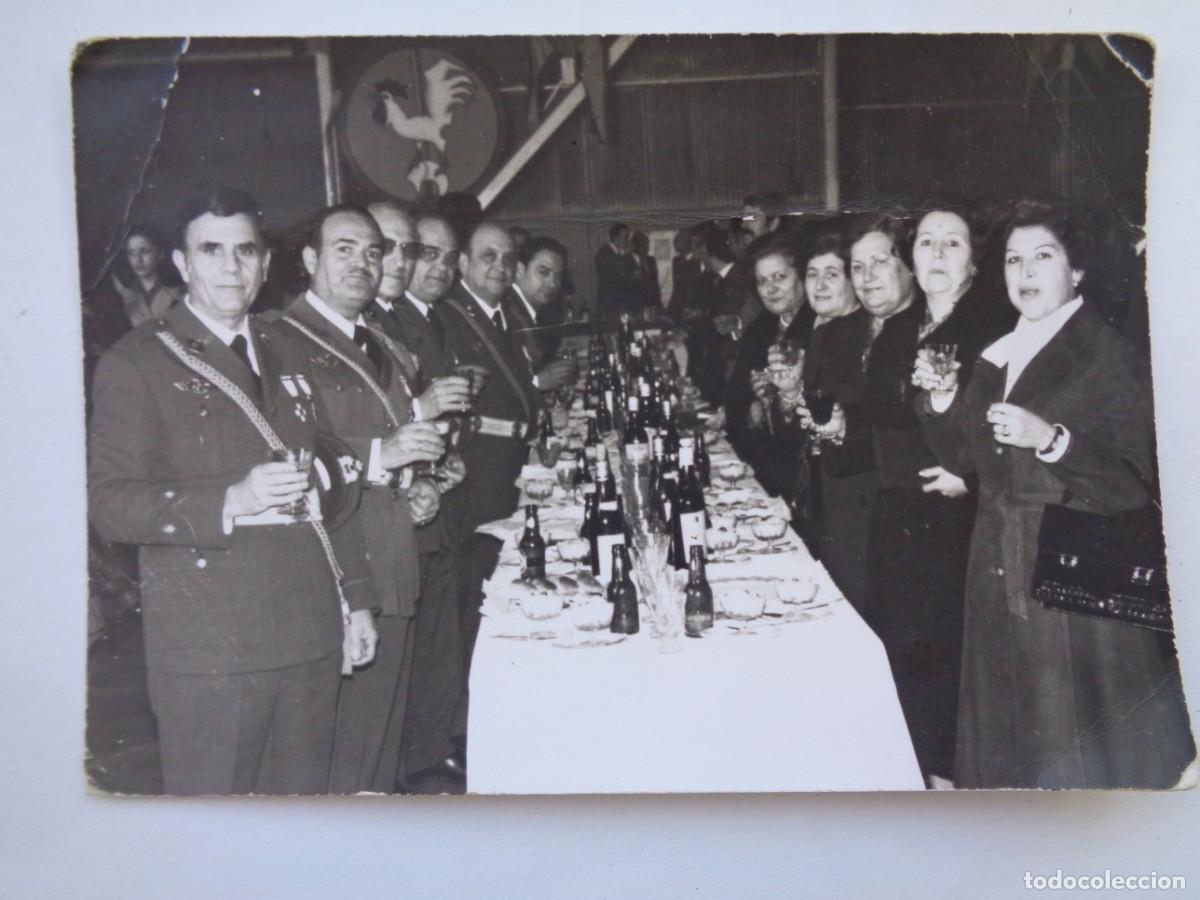 Militaria: AVIACION : FOTO DE MILITARES DEL EJERCITO DEL AIRE Y SE&Ntilde;ORAS EN CONVITE, ALA 21 . MORON FRONTERA