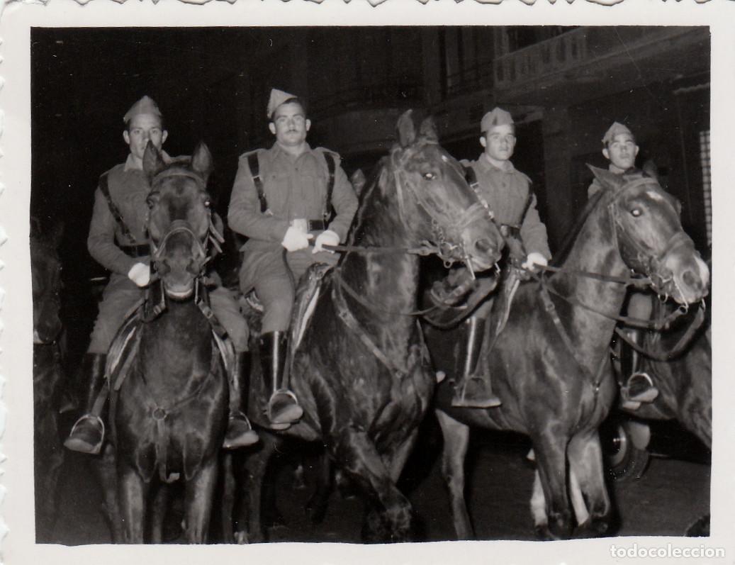 Militaria: Caballer&iacute;a. Militares a caballo. A&ntilde;os 50 kn