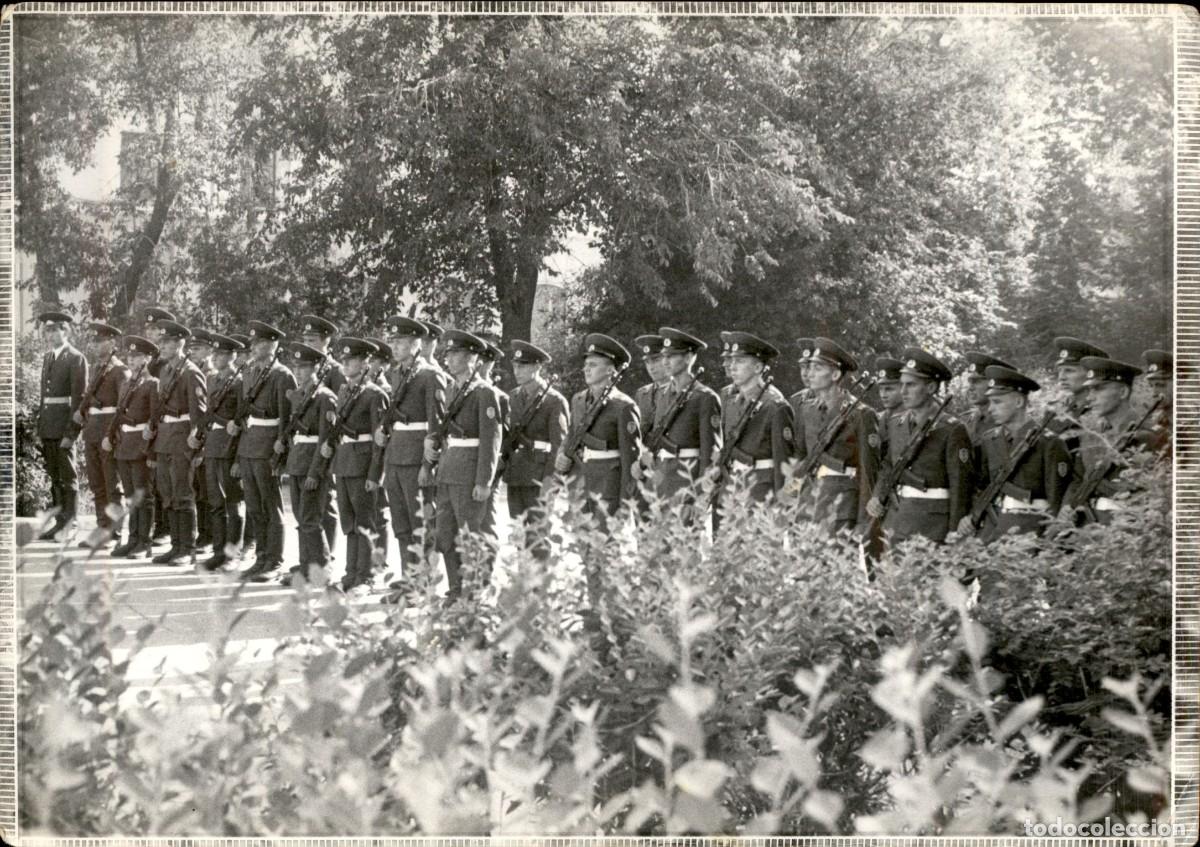 Militaria: Fotografia original de epoca - Guerra Fria - Oficiales rusos URSS - CCCP Rusia - Grandes dimensiones