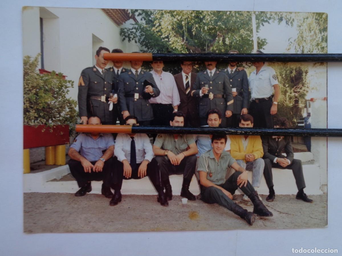 Militaria: GUARDIA CIVIL : FOTO DE GUARDIAS Y POLICIAS LOCALES POSANDO ... 12,5 X 17,5 CM