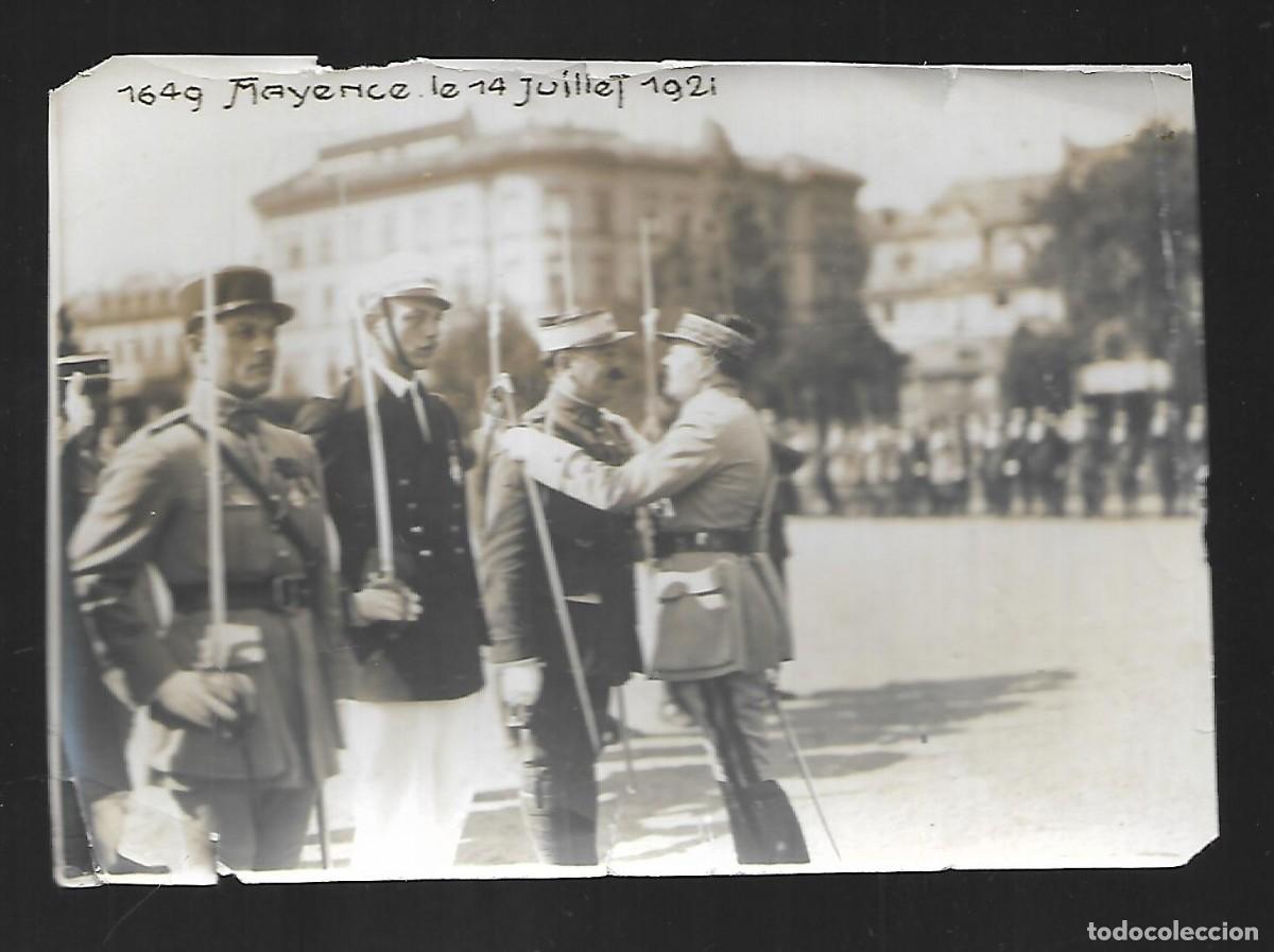 Military Antiques: M33- ANTIGUA FOTOGRAFIA DE MILITARES FRANCESES HOMENAJEANDO A UN ALTO MANDO 1.921 - FOTO- ARNEE