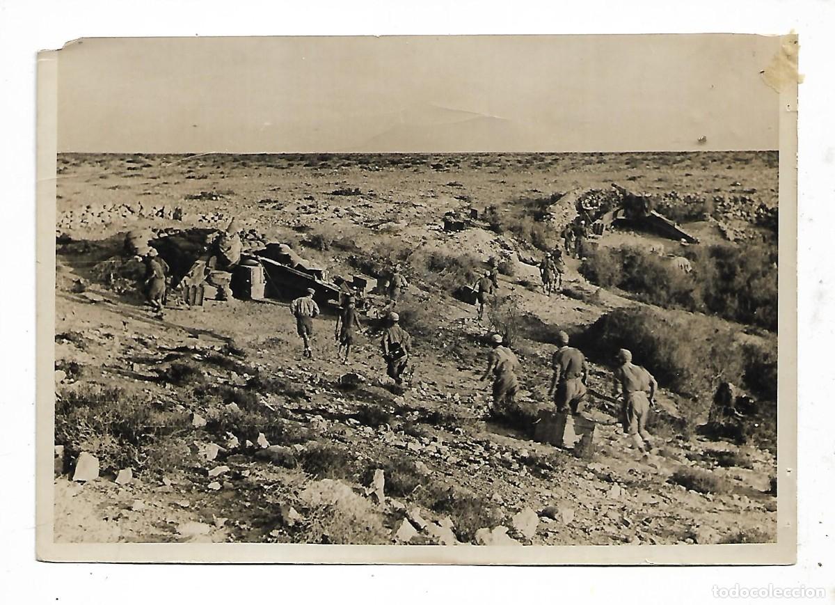 Military Antiques: M33- ANTIGUA FOTOGRAFIA DE UN GRUPO DE SOLDADOS AVANZAN PARA COGER POSICIONES- FOTO - BERLIN