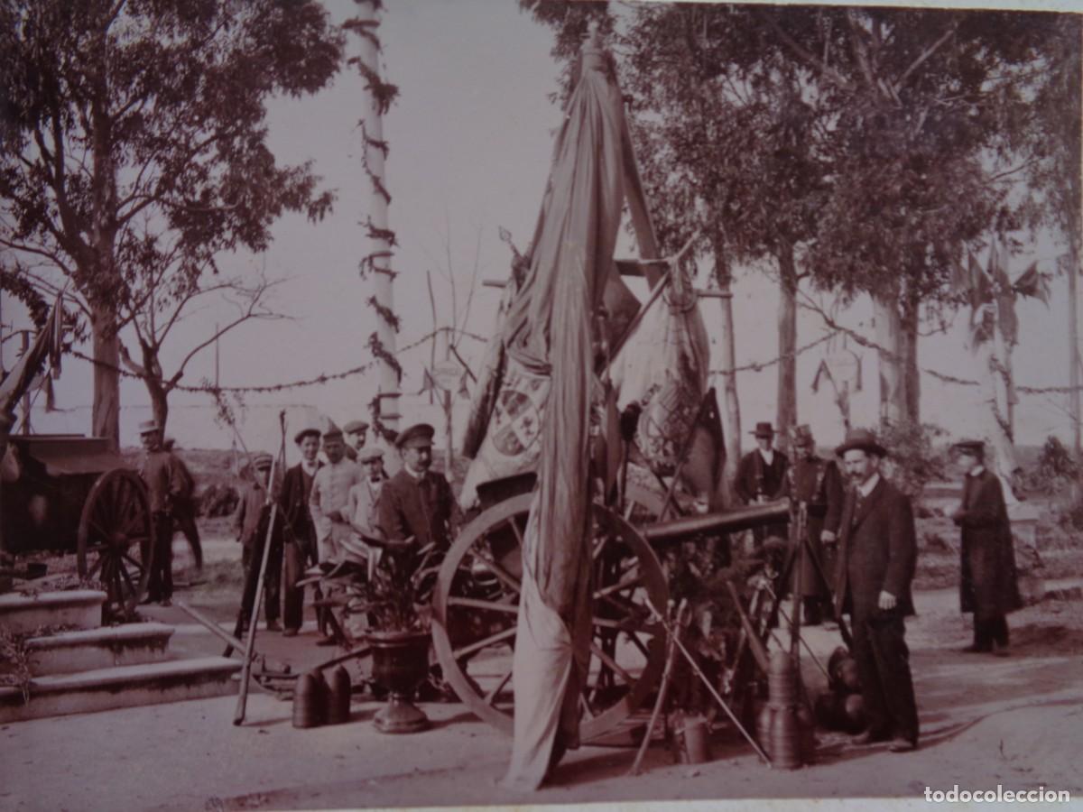 Militaria: ARTILLERIA : FOTO DE PANOPLIA CON CA&Ntilde;ON SCHENEIDER , BANDERAS, ETC . SIGLO XIX .... 17 X 24,5 CM