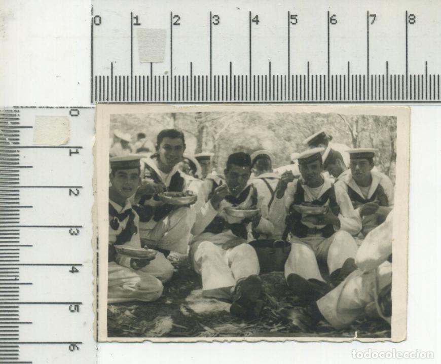 Militaria: FOTOGRAFIA MILITAR HORA DEL RANCHO SOLDADOS MARINEROS