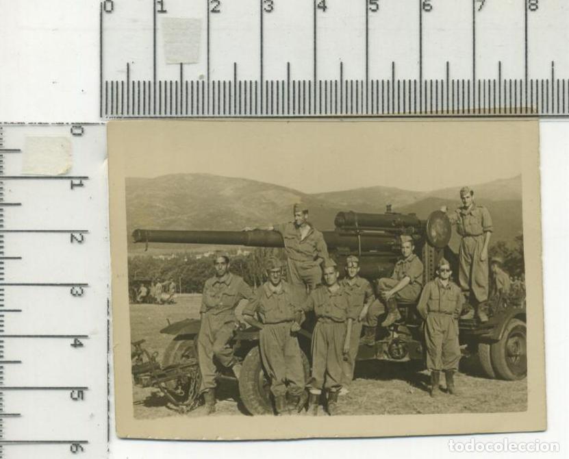 Militaria: FOTOGRAFIA GRUPO DE MILITARES FRENTE A UN CA&Ntilde;ON