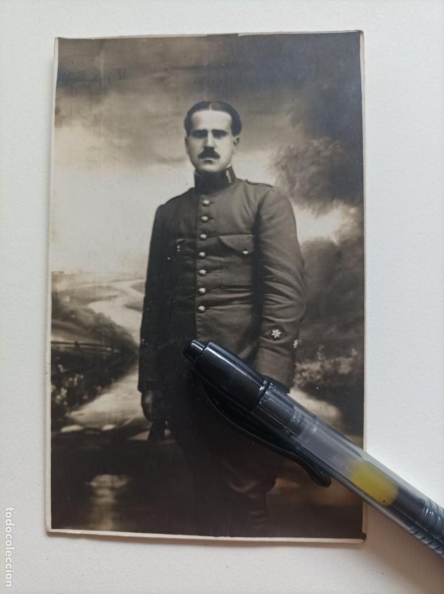 Militaria: FOTO DE ESTUDIO. Teniente. Regimiento de Infanter&iacute;a 'Inmemorial del Rey' n&ordm; 1. &Eacute;poca Alfonso XIII.