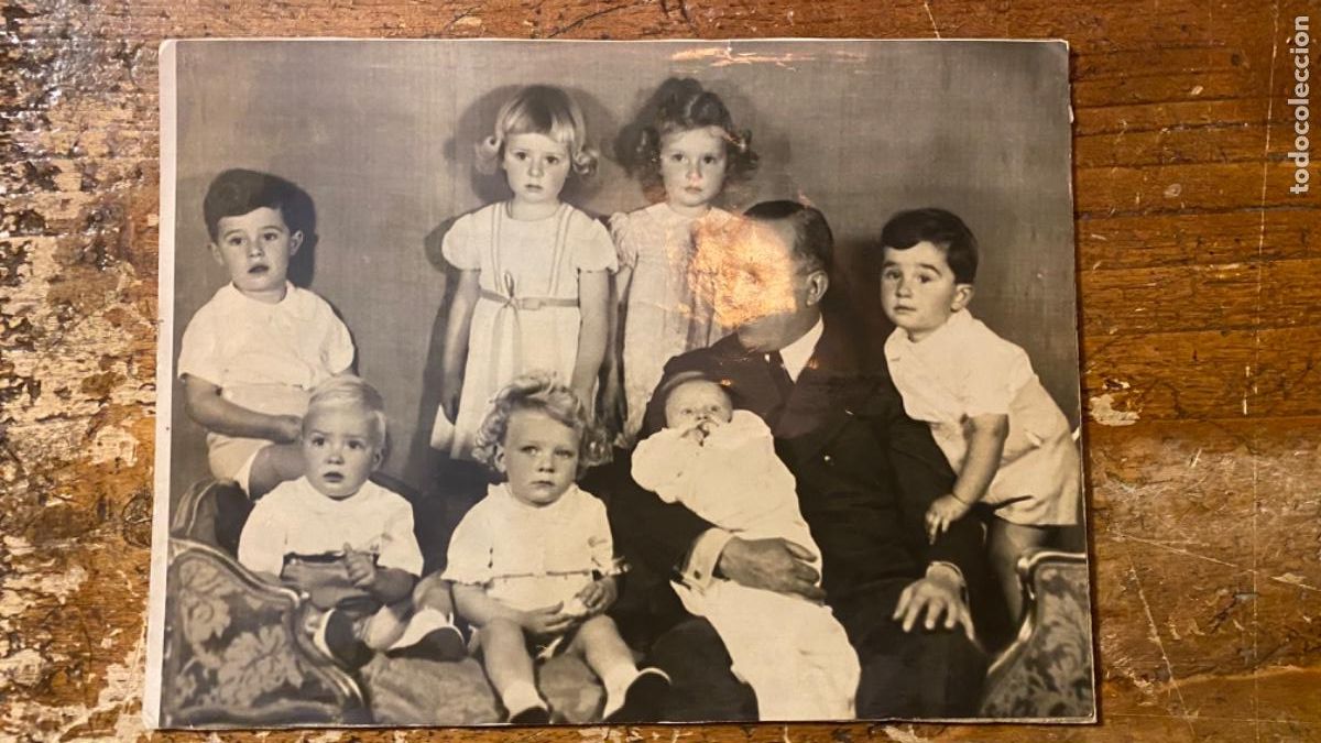 Militaria: Antigua foto pegada a cart&oacute;n famili Alfonso XIII con sus hijos 17x23cms