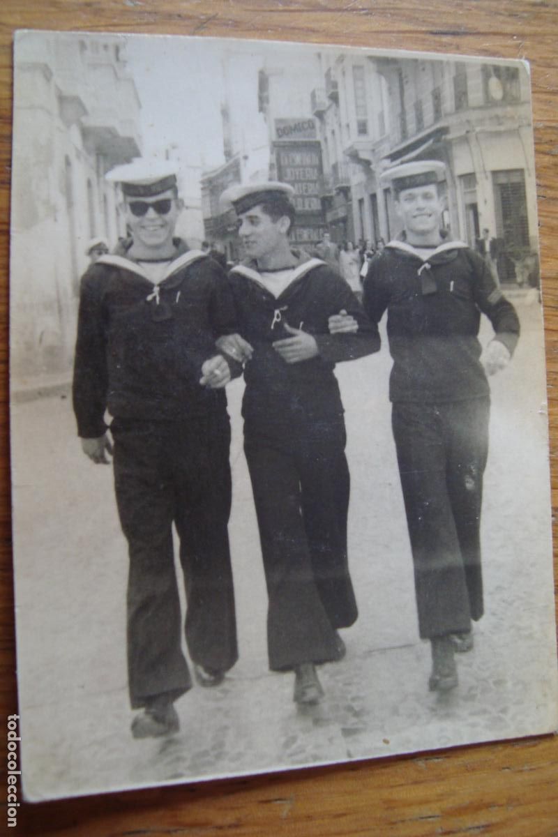 Militaria: ANTIGUA FOTOGRAFIA MARINES MILITARES DE MARINA EN LA CALLE. A&Ntilde;OS 40,50?